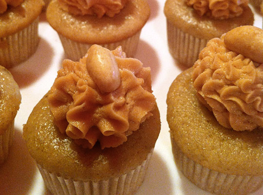 peanut butter banana mini cupcakes