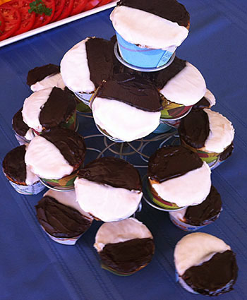 cupcake tower with black and white cookie cupcakes