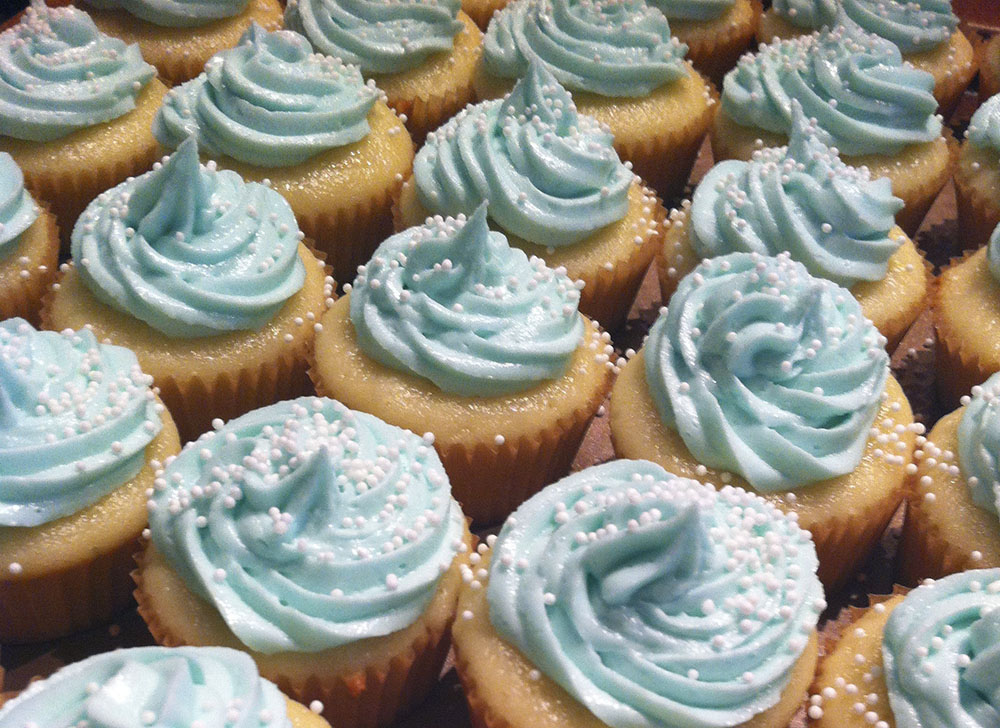 blue frosted cupcakes