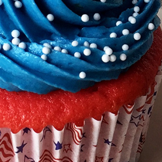 patriotic grapefruit cupcake