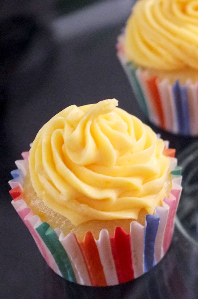 Orange Frosting Cupcakes by Amélie